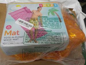 lot 8 image: Intex ToteNFloat Wave Mat...