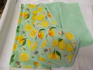 lot 13 image: Smart Home 7 pc Kitchen Gift Set...