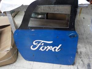 Metal Ford Door Décor 33 x 37"...