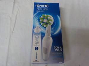 Oral B Pro 1000 Rechargeable Toothb...