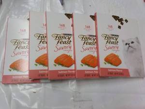 lot 116 image: 5 ct Purina Fancy Feast Savory Salm...
