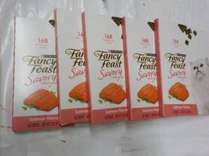 lot 117 image: 5 ct Purina Fancy Feast Savory Salm...