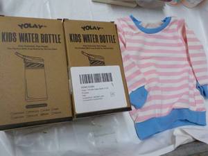 lot 153 image: 2 Yolay Kids Water Bottles and Top ...