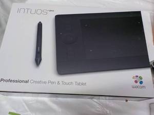 lot 163 image: Wacom Intuos Pro Professional Creat...