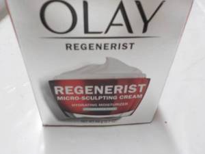lot 173 image: Olay Regenerist 1.7 oz Sculpting Cr...