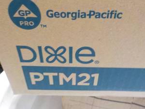 lot 189 image: Case of Dixie 1000 Polypropylene Pl...