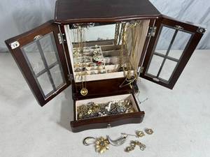 lot 18 image: Jewelry Box Full of Assorted Jewelry