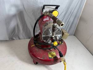 lot 20 image: Air-Pac Pancake Air Compressor - Works, Pinhole leak.