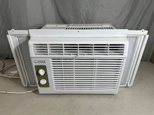 lot 21 image: Commerical Cool Window Air Conditioner