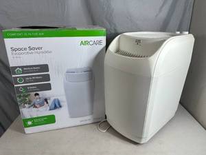 lot 36 image: Aircare Space Saver Humidifier with New Wick