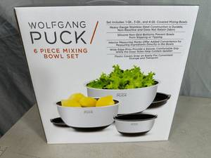 lot 42 image: New Wolfgang Puck 6 pc Mixing Bowl Set