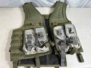 lot 46 image: Military Style Plate Carrier Vest with Mag Pouches