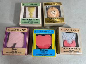 lot 48 image: 5 New Tarot Card Themed Bath Bombs
