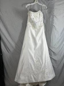 lot 56 image: Wedding Chapel Bridals Wedding Dress $639 price tag