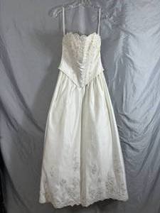 lot 57 image: Wedding Dress