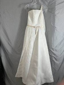lot 60 image: 2BE Wedding Dress with Built-In CoresetBra