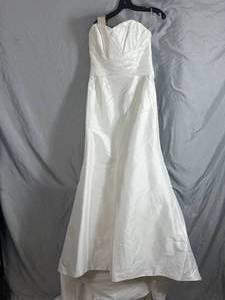 lot 61 image: Anjolique Wedding Dress with Removable Train