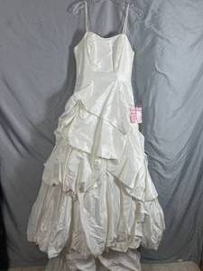 lot 62 image: Impressions Designer Wedding Dress - Size 14 - $770 price tag