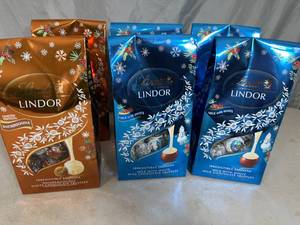 lot 114 image: 6 Bags of Lindt Lindor Chocolate Truffles