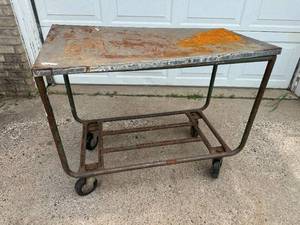 lot 9 image: Metal Grocery Stock Cart