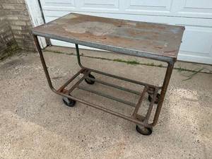 lot 10 image: Metal Grocery Stock Cart