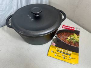 lot 159 image: New 5 Quart Cast Iron Dutch Oven - Scuffed
