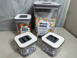 lot 212 image: 4 New Airtight Food Storage Containers
