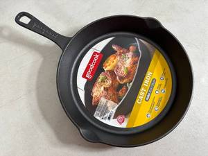 lot 228 image: New 10 inch Cast Iron Skillet