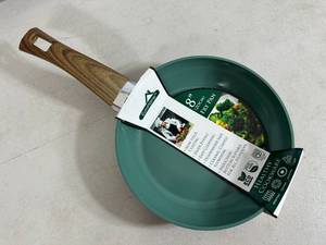 lot 241 image: New 8 inch Ceramic Coated Aluminum Induction Safe Frying Pan