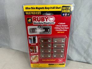 lot 250 image: 8 New Pairs of Ruby Monkey Magnets