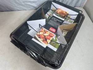 lot 262 image: New Large Roaster Pan with Rack