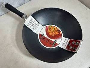 lot 293 image: New 6.5 Quart Metal Wok Pan