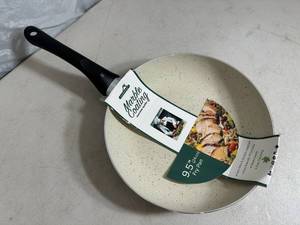 lot 294 image: New 9.5 inch Non-Stick Aluminum Marble Coating Frying Pan