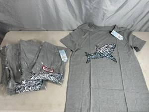 lot 314 image: 10 New with Tags Youth T-Shirts - XXL  18