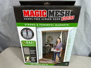 lot 318 image: New Magic Mesh Hands-Free Magnetic Screen Door - Double Size