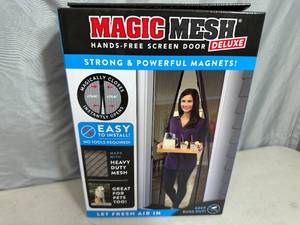 lot 319 image: New Magic Mesh Hands-Free Magnetic Screen Door - Deluxe