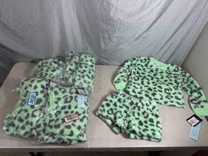 lot 339 image: 5 New 2-Piece Kids Pajama Sets - XS  4-5