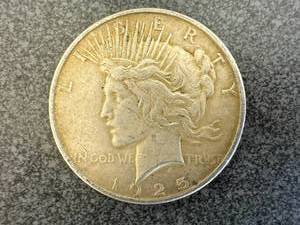 lot 32 image: 1925 Peace Silver Dollar