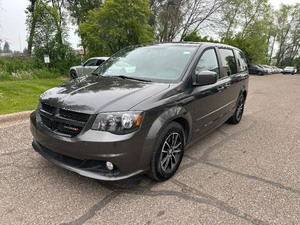 lot 4 image: 2015 DODGE GRAND CARAVAN SXT PLUS ONE OWNER (NO RESERVE)
