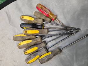 lot 62 image: Lots of screwdrivers ( USED)