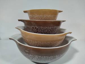 Pyrex Woodland Cinderella Mixing Bowl Set (4)
