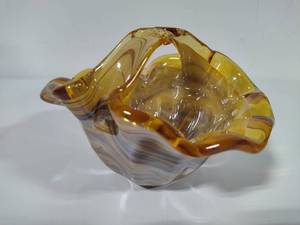 lot 10 image: Murano Hand Blown Art Glass Basket