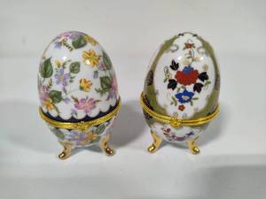 lot 32 image: Porcelain Egg Trinket Boxes