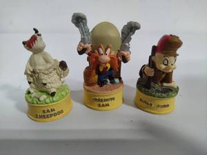 lot 43 image: Lenox Warner Bros Thimbles