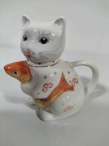 lot 49 image: Cat wKoi Fish Creamer