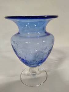 lot 52 image: Tiffin Etched Flowers & Cut Leaves Vase
