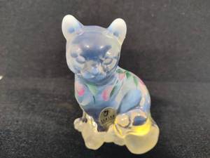 lot 57 image: FENTON Hand Painted Art Glass Cat