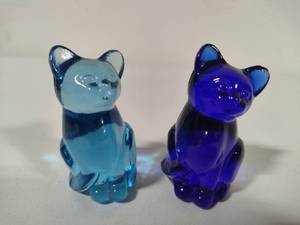 lot 58 image: FENTON Glass Art Cats