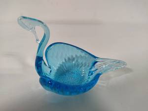 lot 83 image: Art Glass Aqua Blue Swan
