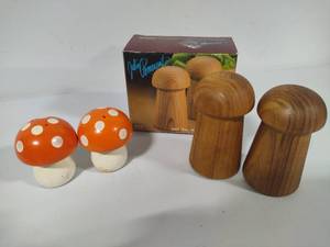 lot 71 image: Mushroom & Teakwood Salt & Pepper Shakers